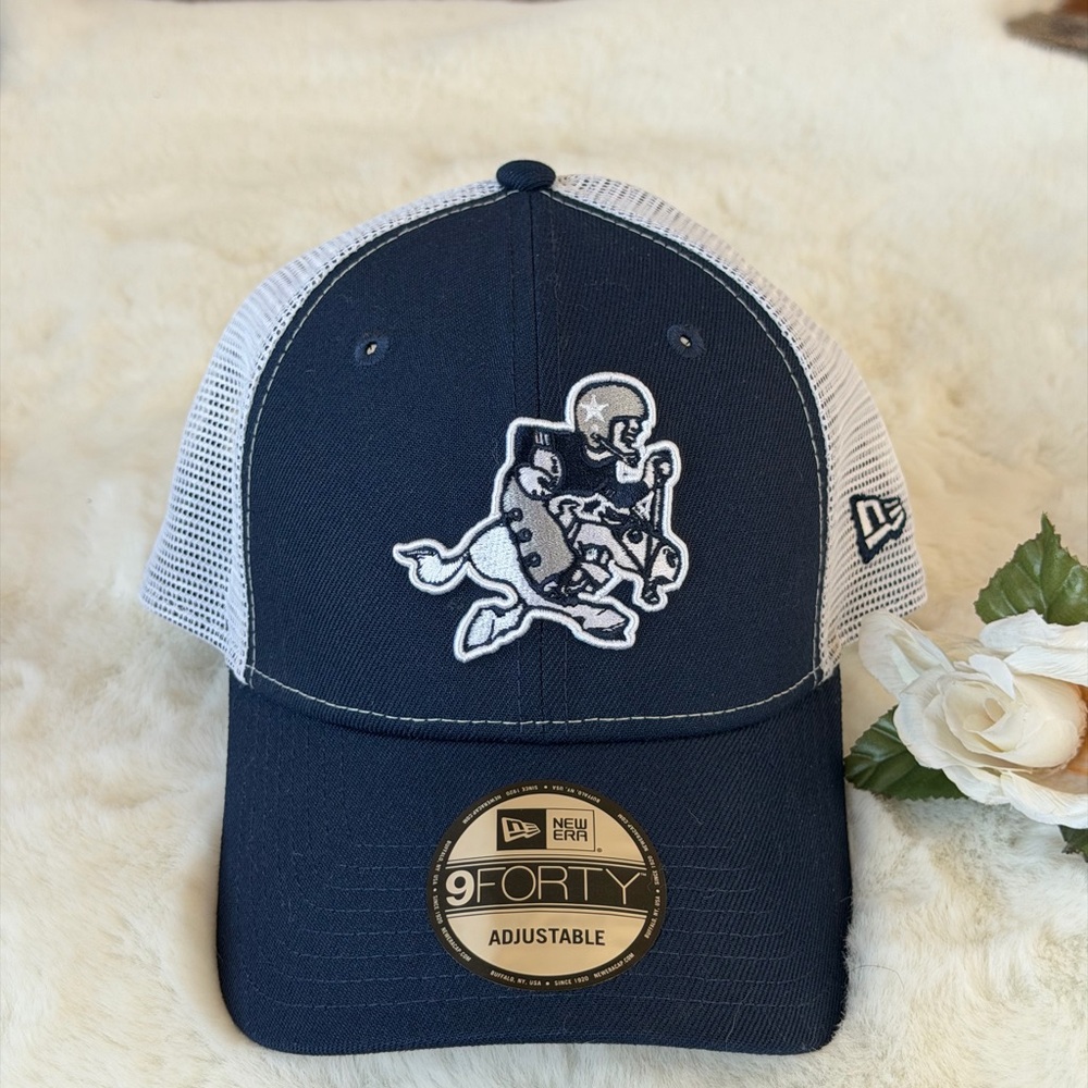 New w/ tag DALLAS COWBOYS TRUCKER HAT GENUINE NFL Navy and White Adjustable Hat